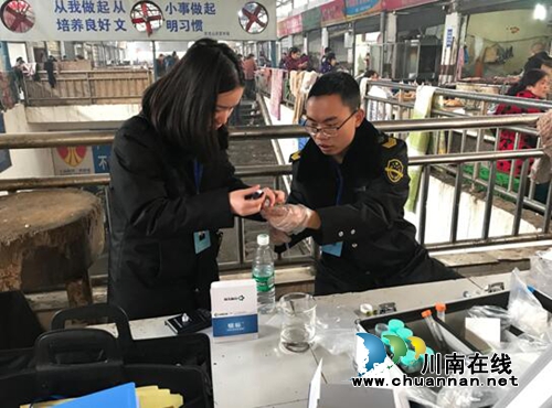 合江县合江镇开展”食品快检进市场“活动