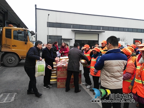 泸县人大常委会主任颜习林率队慰问环卫工人