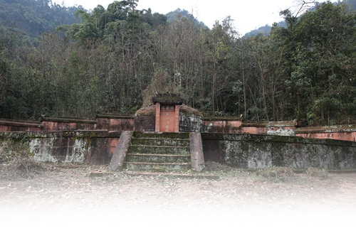 震撼!深山藏三百年巨大墓地 探究!客家移民文化打包呈现(图1) 震撼!深山藏三百年巨大墓地 探究!客家移民文化打包呈现(图1)