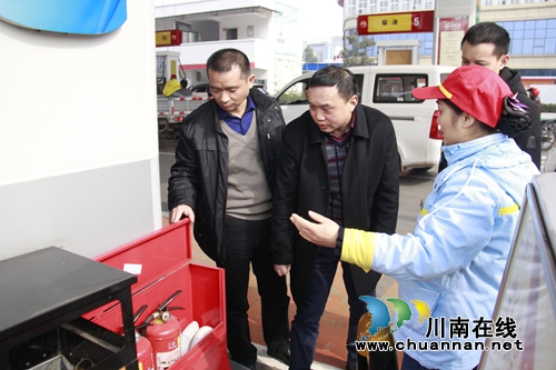 龙马潭区领导率队到红星街道开展节前安全检查(图1)