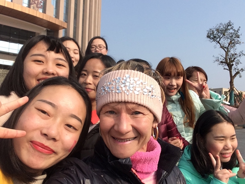 康妮：外籍教师酒城情&nbsp;&nbsp;新春祝福暖人心(图4)
