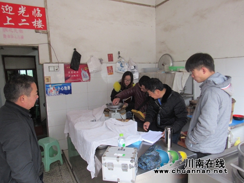泸县云锦监管所开展春节市场计量监督检查(图1) 泸县云锦监管所开展春节市场计量监督检查(图1)