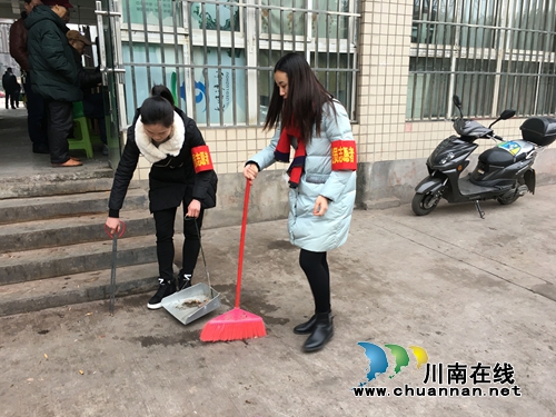 江阳区安监局到张坝街道彭湾社区开展巩固创文成果志愿义务劳动活动(图1) 江阳区安监局到张坝街道彭湾社区开展巩固创文成果志愿义务劳动活动(图1)