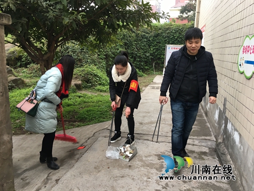 江阳区安监局到张坝街道彭湾社区开展巩固创文成果志愿义务劳动活动