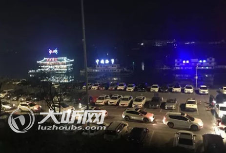 外地车扎堆泸州 城区多个停车场喊“遭不住”(图1) 外地车扎堆泸州 城区多个停车场喊“遭不住”(图1)