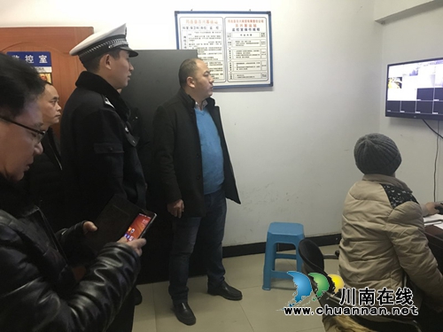 宜宾筠连县副县长何俊锋节前督查道路交通安全工作(图1) 宜宾筠连县副县长何俊锋节前督查道路交通安全工作(图1)
