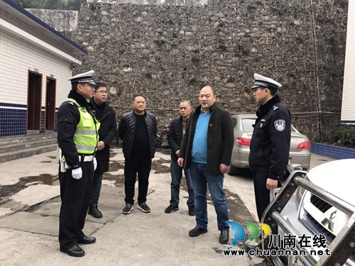 宜宾筠连县副县长何俊锋节前督查道路交通安全工作(图2) 宜宾筠连县副县长何俊锋节前督查道路交通安全工作(图2)