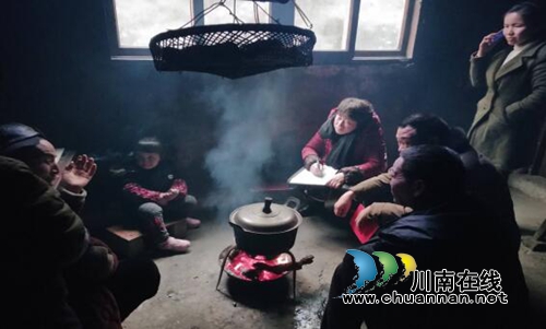 春节前夕 贵州三穗县民政局扶贫结对走访忙(图1) 春节前夕 贵州三穗县民政局扶贫结对走访忙(图1)