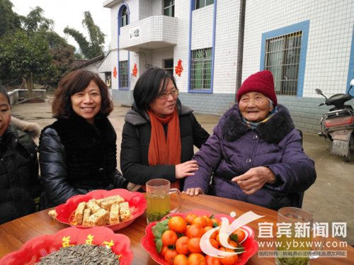 送健康长寿大礼包&nbsp;宜宾245位百岁老人幸福过年(图2)