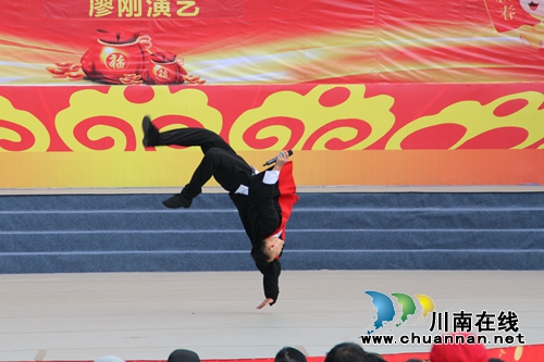 欢度春节 泸县“农民演艺大舞台”精彩纷呈(图3) 欢度春节 泸县“农民演艺大舞台”精彩纷呈(图3)