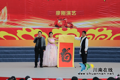 欢度春节 泸县“农民演艺大舞台”精彩纷呈(图5) 欢度春节 泸县“农民演艺大舞台”精彩纷呈(图5)