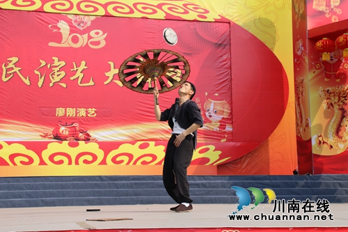 欢度春节 泸县“农民演艺大舞台”精彩纷呈(图7) 欢度春节 泸县“农民演艺大舞台”精彩纷呈(图7)