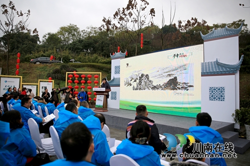 泸州“新春第一拍”:36幅书画拍出117万元(图1) 泸州“新春第一拍”:36幅书画拍出117万元(图1)