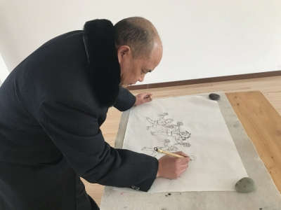 自贡荣县农民漫画家:提笔是画家 下地是农民(图1) 自贡荣县农民漫画家:提笔是画家 下地是农民(图1)