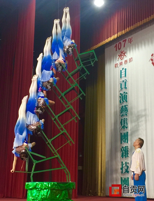 自贡杂技炫技台湾高雄&nbsp;两岸人民共度新春(图1)