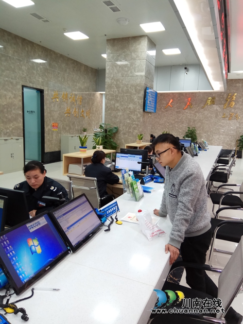 自贸区行政审批局:节后上班齐齐整整 优质服务尽心尽责(图3) 自贸区行政审批局:节后上班齐齐整整 优质服务尽心尽责(图3)