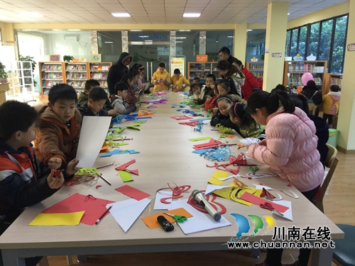 合江县图书馆举行“我们的民俗——有趣的剪纸”庆新春活动