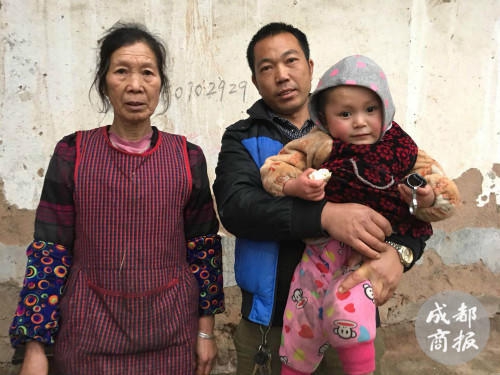 泸州“奇迹宝宝”:叔叔退出监护 奶奶想修房(图2) 泸州“奇迹宝宝”:叔叔退出监护 奶奶想修房(图2)