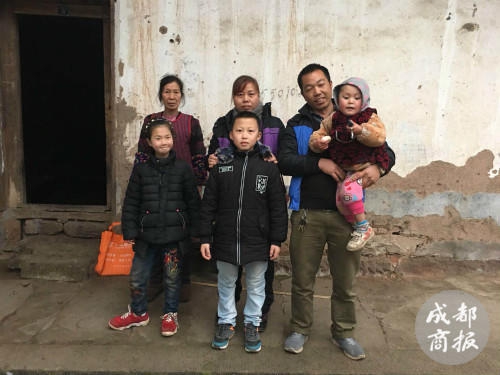 泸州“奇迹宝宝”:叔叔退出监护 奶奶想修房(图3) 泸州“奇迹宝宝”:叔叔退出监护 奶奶想修房(图3)