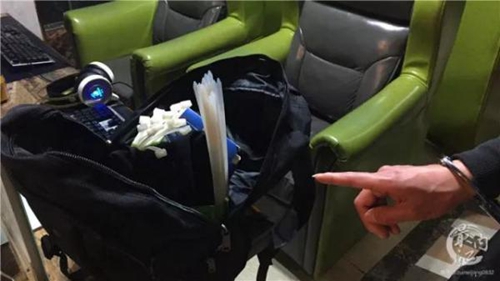 内江:蒙面劫匪专劫单身开车女性(图2) 内江:蒙面劫匪专劫单身开车女性(图2)