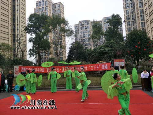 张坝街道:文化科技卫生“三下乡”进小区 为群众送上科普大礼(图1) 张坝街道:文化科技卫生“三下乡”进小区 为群众送上科普大礼(图1)