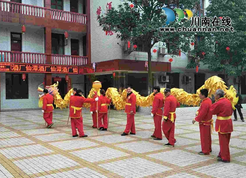 古蔺:金龙贺新春 潭酒大翻身(图1) 古蔺:金龙贺新春 潭酒大翻身(图1)
