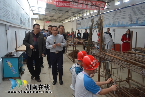 住建部调研泸县建校建筑劳务用工工作(图1)