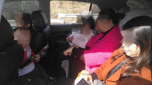 泸州:暖阳出游须谨记 小孩超员也算超载(图1) 泸州:暖阳出游须谨记 小孩超员也算超载(图1)