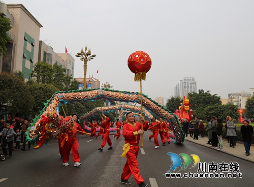 群龙共舞！“中国龙舞之乡”泸县欢喜闹元宵(图8)