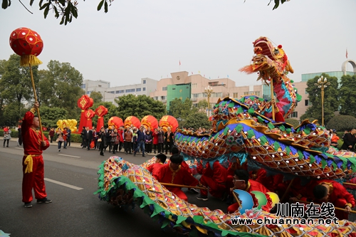 群龙共舞！“中国龙舞之乡”泸县欢喜闹元宵(图12)