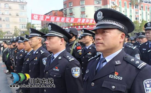 泸县召开扫黑除恶专项斗争誓师大会(图7) 泸县召开扫黑除恶专项斗争誓师大会(图7)