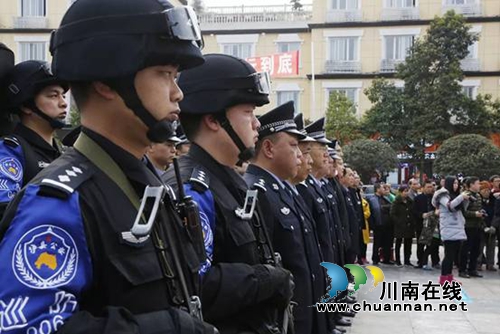 泸县召开扫黑除恶专项斗争誓师大会(图8) 泸县召开扫黑除恶专项斗争誓师大会(图8)