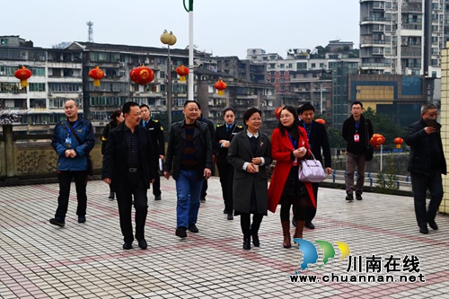 叙永县副县长谢华深入叙永一中检查开学工作(图1) 叙永县副县长谢华深入叙永一中检查开学工作(图1)