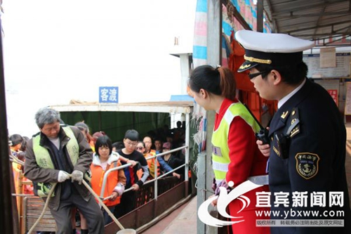 宜宾海事全力保障“吃龙肉”民俗日渡运安全(图1)