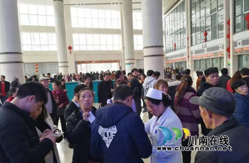 西南医大附院：近万人就诊&nbsp;有序服务暖人心(图5)