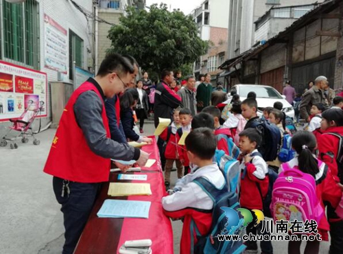 龙马潭区特兴镇开展“3.5”学雷锋志愿服务活动