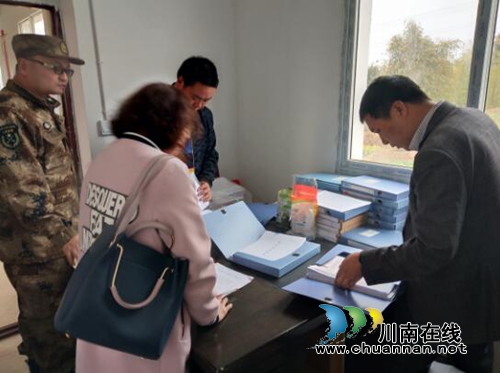宜宾南溪区汪家镇人大主席团督促村务公开工作