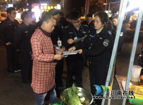 龙马潭区城管局市容整治 为2018酒博会“助力护航”(图2) 龙马潭区城管局市容整治 为2018酒博会“助力护航”(图2)
