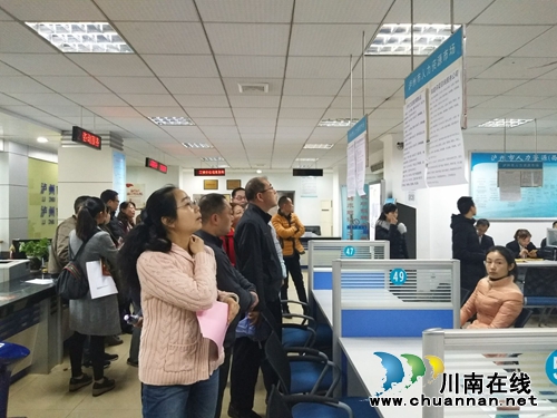 泸州举行女性就业专场暨智能终端企业招聘会(图3) 泸州举行女性就业专场暨智能终端企业招聘会(图3)
