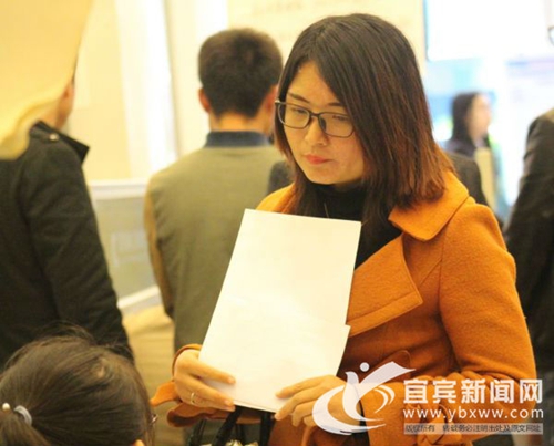 提供1063个岗位&nbsp;宜宾举行“三八”专场招聘会(图4)
