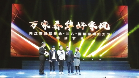 内江2017“最美家庭”:养育残疾弃婴23年(图2) 内江2017“最美家庭”:养育残疾弃婴23年(图2)