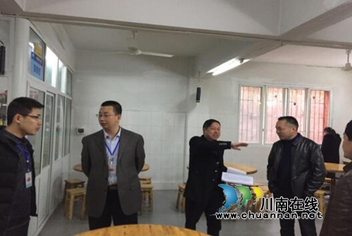 龙马潭区食药监局领导带队对特兴镇校园食堂进行专项检查