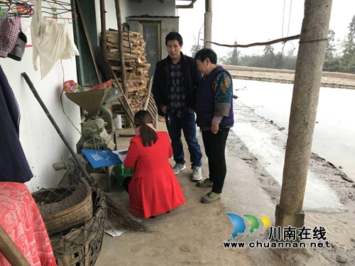 合江临港园区到榕右乡开展扶贫结对帮扶工作(图1) 合江临港园区到榕右乡开展扶贫结对帮扶工作(图1)