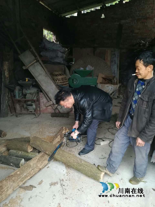 合江临港园区到榕右乡开展扶贫结对帮扶工作