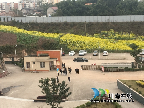 省市领导莅临宜宾罗龙实验小学检查开学工作(图2)
