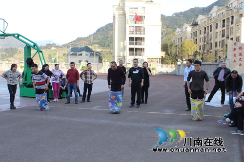 叙永县叙永镇中心校:趣味活动迎“两会”庆“三八”(图3) 叙永县叙永镇中心校:趣味活动迎“两会”庆“三八”(图3)