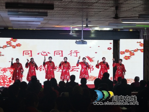 泸县:法治宣传让群众过了个“充实”的春节(图3) 泸县:法治宣传让群众过了个“充实”的春节(图3)