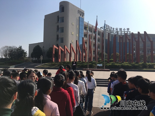 宜宾罗龙实验小学举行消防安全逃生演练活动(图1)