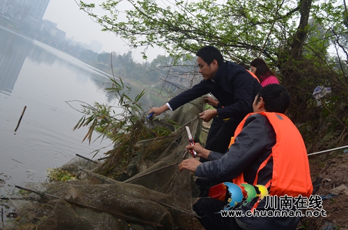 泸县玉蟾街道开展春季禁渔期执法大检查(图1)