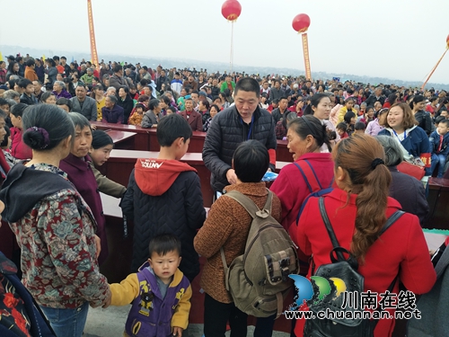 泸县云锦：法治走近梨花节&nbsp;实现宣传“开门红”(图1)